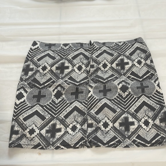 H&M women’s grey and white skirt with zipper in back Size 8 - Picture 2 of 8